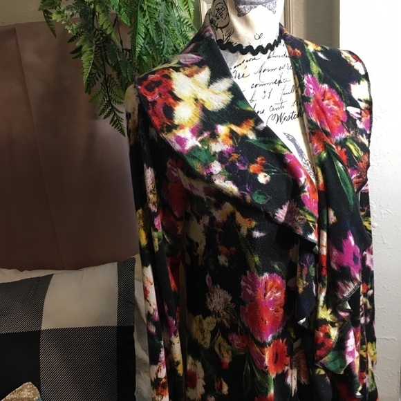 Gramercy 22 floral light weight cardigan - Picture 2 of 8